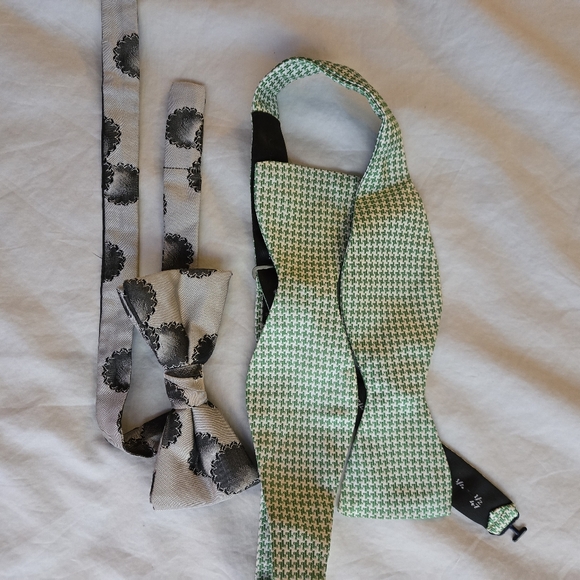 Bundle of 2 Bow Ties - Nicole Miller and Christian Dior - Picture 5 of 5